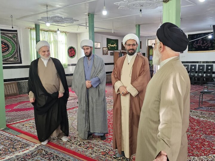 تصاویر/ بازدید نماینده ولی‌فقیه در  کردستان از دو مسجد «حضرت ابوالفضل‌(ع)» و «۱۲ امام‌(ع)» در بیجار