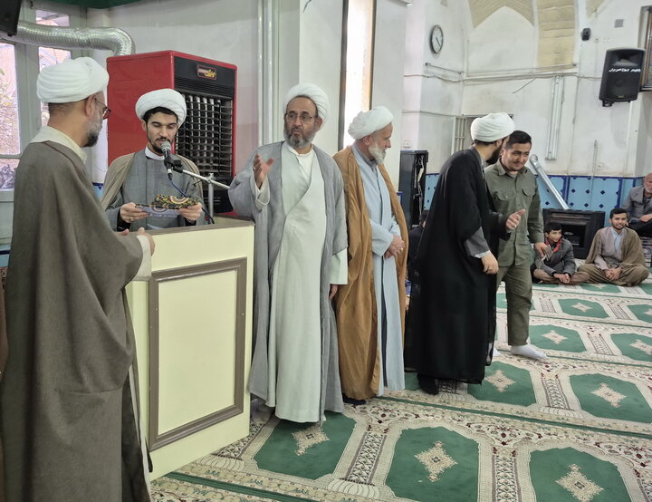 تصاویر/ تجلیل نفرات برتر مسابقه کتابخوانی مدرسه علمیه آیت‌الله مدنی کاشانی(ره)