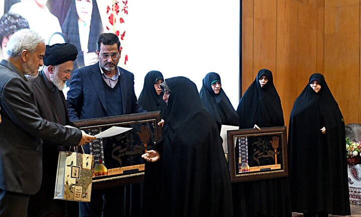 تصاویر/ تجلیل از خادمه‌های حرم حضرت عبدالعظیم حسنی(ع)
