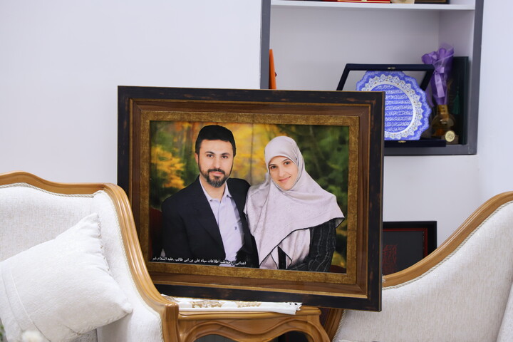 تصاویر/ تجلیل از شکوه مادری در دیدار با مادر شهیده معصومه کرباسی