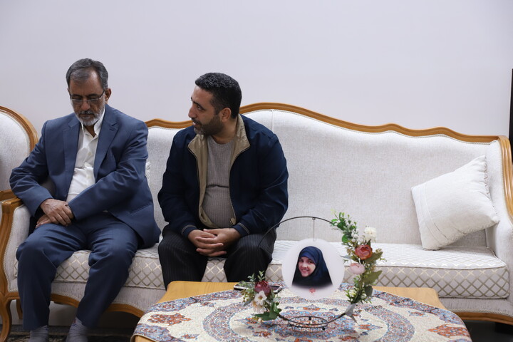 تصاویر/ تجلیل از شکوه مادری در دیدار با مادر شهیده معصومه کرباسی