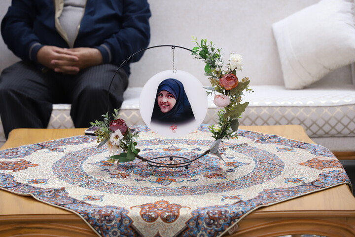 تصاویر/ تجلیل از شکوه مادری در دیدار با مادر شهیده معصومه کرباسی