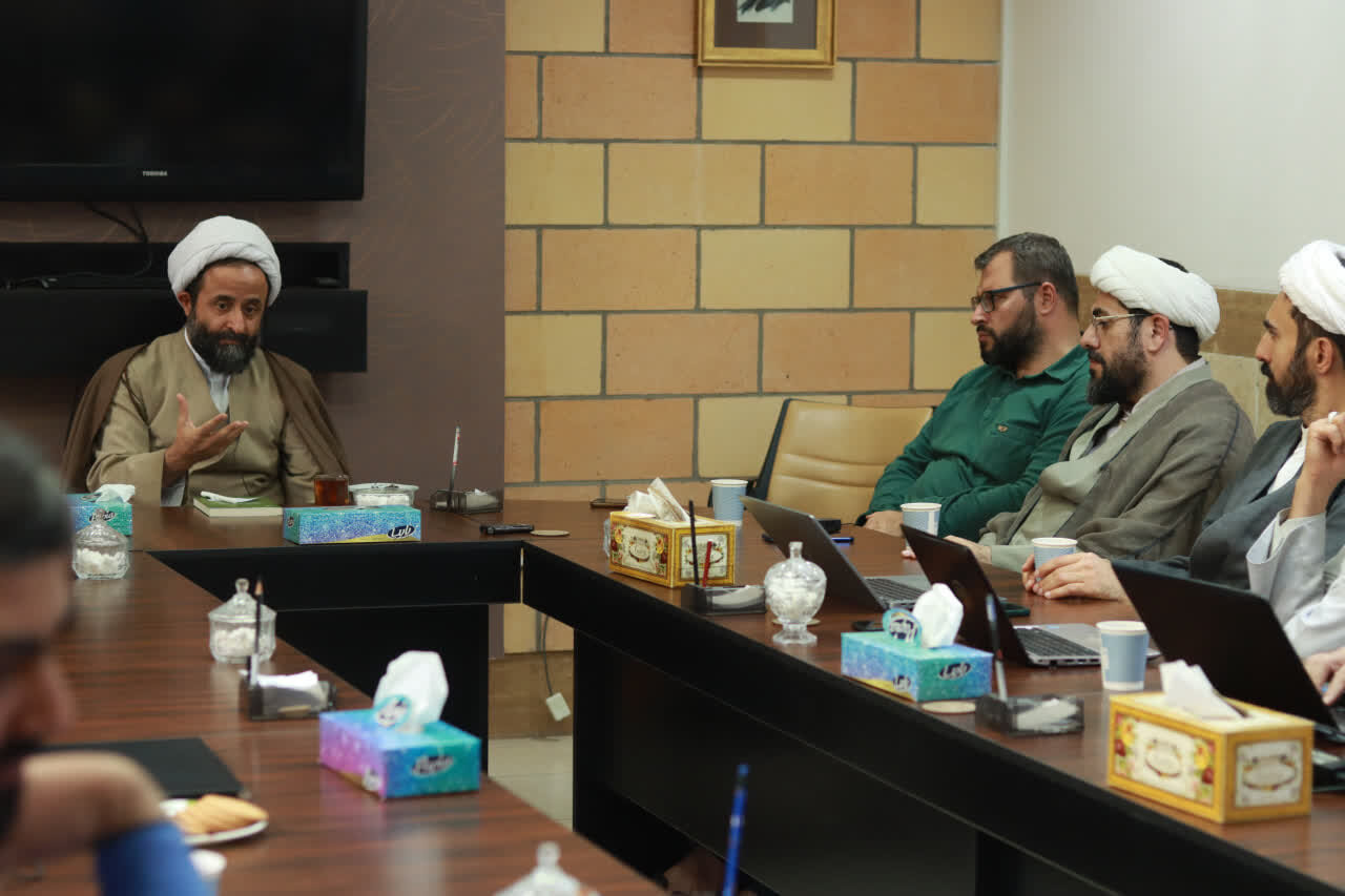 در منطق امام(ره) جامعه‌سازی بدون خودسازی مردود است