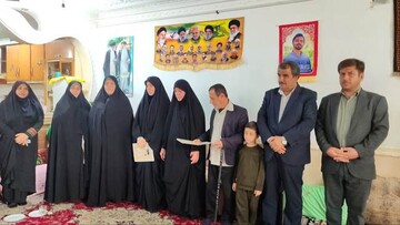 شهدای والامقام مشعل هدایت و گنجینه های ارزشمند الگوی عملی هستند