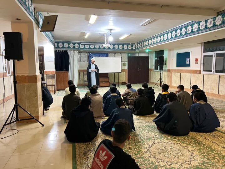 تصاویر/ درس نهج‌البلاغه مدرسه علمیه الغدیر نراق