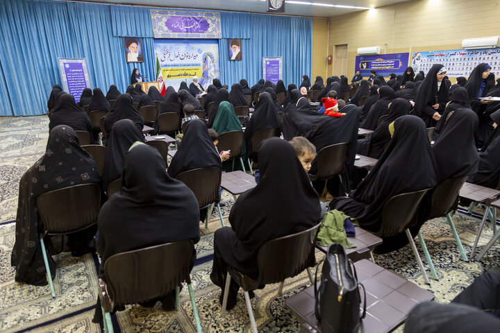 دیدار جمعی از بانوان فعال فرهنگی با امام جمعه یزد