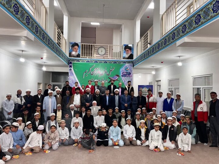 کرسی تلاوت در سایه وحدت