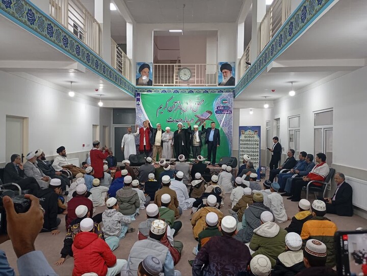 کرسی تلاوت در سایه وحدت