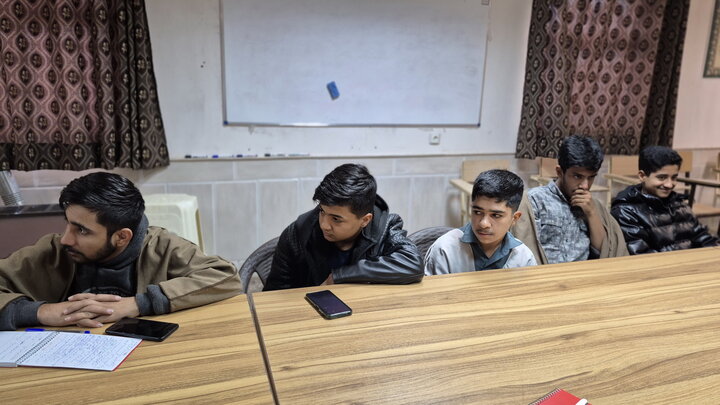 تصاویر/ نشست علمی پژوهشی طلاب مدرسه علمیه آیت‌الله مصطفوی(ره) کاشان