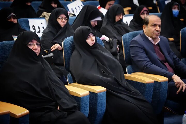 تصاویر/برگزاری سیزدهمین همایش اسوه های صبر و مقاومت در اراک