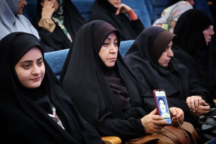 تصاویر/برگزاری سیزدهمین همایش اسوه های صبر و مقاومت در اراک