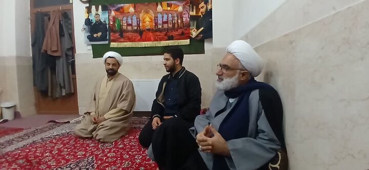 تصاویر/ نشست مدیر مدرسه علمیه امیرالمومنین(ع) آران و بیدگل با طلاب خوابگاهی