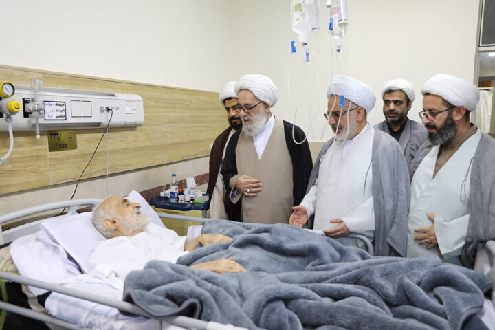 عیادت حجت الاسلام والمسلمین فرخ فال از آیت الله محمدی تولیت مدرسه علمیه روحیه بابل