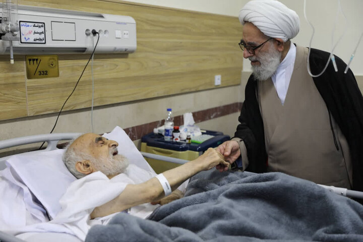 عیادت حجت الاسلام والمسلمین فرخ فال از آیت الله محمدی تولیت مدرسه علمیه روحیه بابل