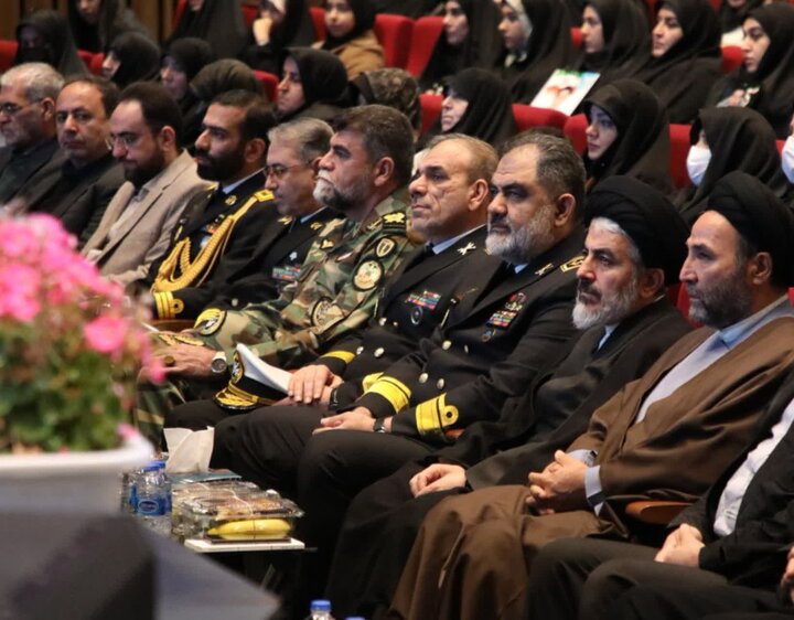 تصاویر/ همایش ایران قوی و تجلیل از خانواده های شهدای دفاع مقدس ۱۲ روزه  در ارومیه