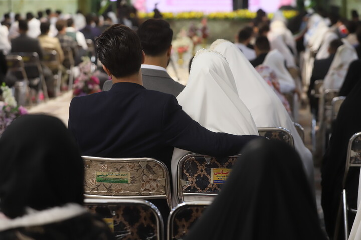 تصاویر/ جشن ازدواج ۷۳۰ زوج دانشجودر حرم مطهر حضرت فاطمه معصومه(س)