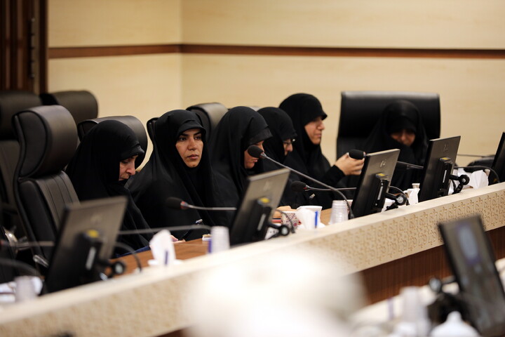 تصاویر/ نشست تبلیغی معاون تبلیغ و امور فرهنگی حوزه های علمیه با مبلغین فعال در دانشگاه های استان قم