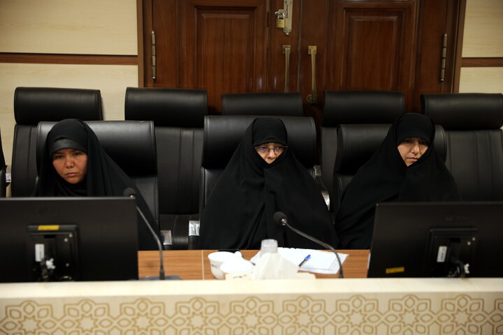 تصاویر/ نشست تبلیغی معاون تبلیغ و امور فرهنگی حوزه های علمیه با مبلغین فعال در دانشگاه های استان قم