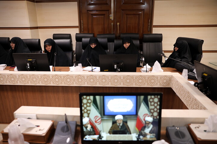 تصاویر/ نشست تبلیغی معاون تبلیغ و امور فرهنگی حوزه های علمیه با مبلغین فعال در دانشگاه های استان قم