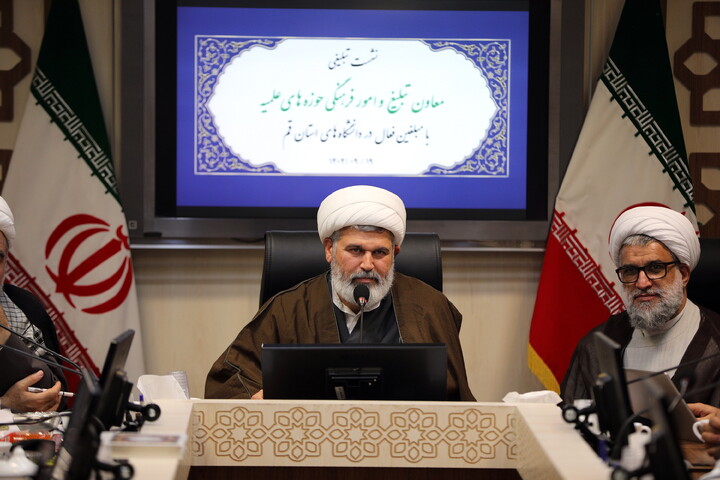 تصاویر/ نشست تبلیغی معاون تبلیغ و امور فرهنگی حوزه های علمیه با مبلغین فعال در دانشگاه های استان قم