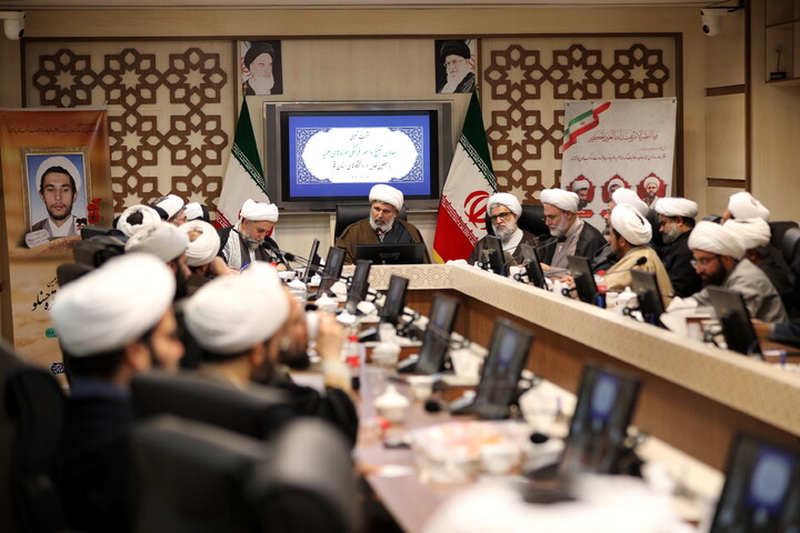 تصاویر/ نشست تبلیغی معاون تبلیغ و امور فرهنگی حوزه های علمیه با مبلغین فعال در دانشگاه های استان قم