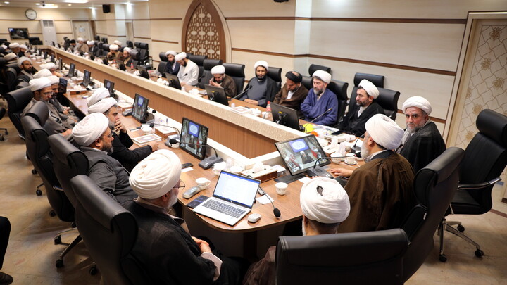 تصاویر/ نشست تبلیغی معاون تبلیغ و امور فرهنگی حوزه های علمیه با مبلغین فعال در دانشگاه های استان قم