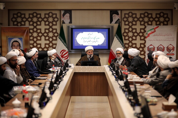 تصاویر/ نشست تبلیغی معاون تبلیغ و امور فرهنگی حوزه های علمیه با مبلغین فعال در دانشگاه های استان قم