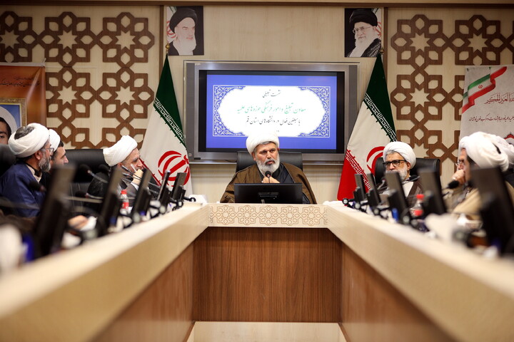 تصاویر/ نشست تبلیغی معاون تبلیغ و امور فرهنگی حوزه های علمیه با مبلغین فعال در دانشگاه های استان قم