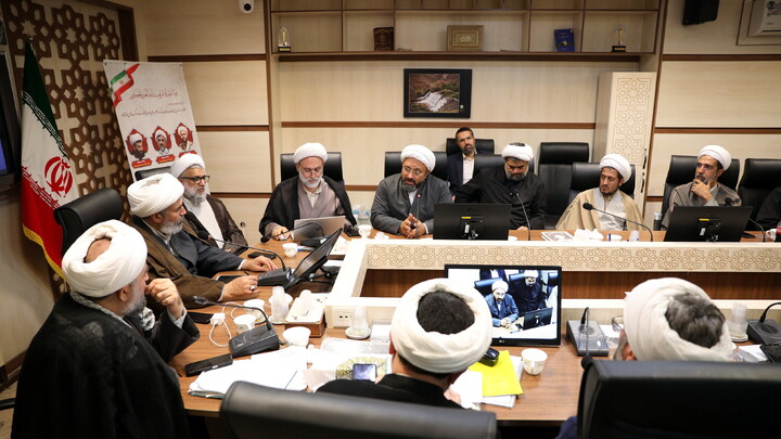 تصاویر/ نشست تبلیغی معاون تبلیغ و امور فرهنگی حوزه های علمیه با مبلغین فعال در دانشگاه های استان قم