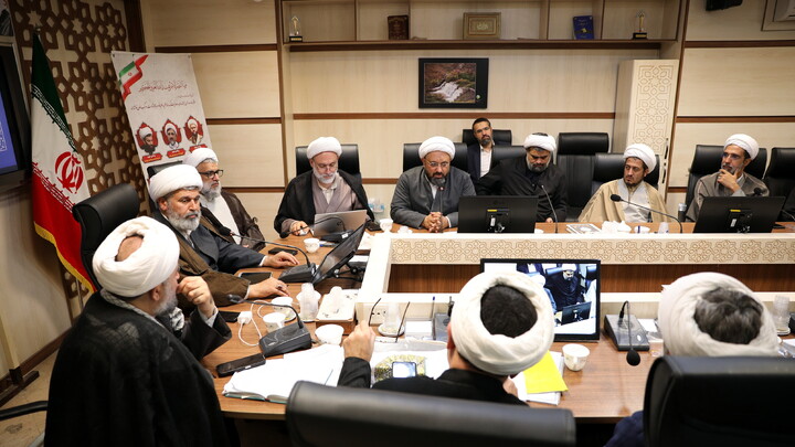 تصاویر/ نشست تبلیغی معاون تبلیغ و امور فرهنگی حوزه های علمیه با مبلغین فعال در دانشگاه های استان قم