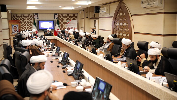 تصاویر/ نشست تبلیغی معاون تبلیغ و امور فرهنگی حوزه های علمیه با مبلغین فعال در دانشگاه های استان قم