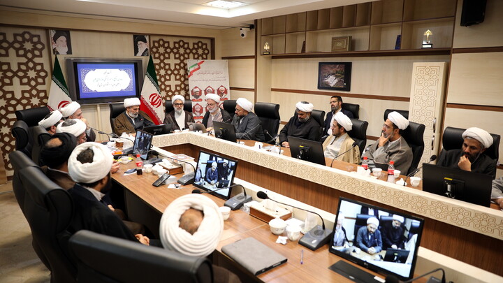 تصاویر/ نشست تبلیغی معاون تبلیغ و امور فرهنگی حوزه های علمیه با مبلغین فعال در دانشگاه های استان قم