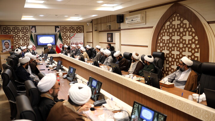 تصاویر/ نشست تبلیغی معاون تبلیغ و امور فرهنگی حوزه های علمیه با مبلغین فعال در دانشگاه های استان قم