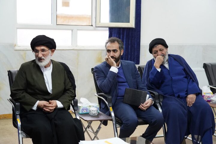 تصاویر/دیدار اعضای دفتر ارتباطات فرهنگی موسسه امام خمینی (ره)با نماینده ولی فقیه در استان لرستان