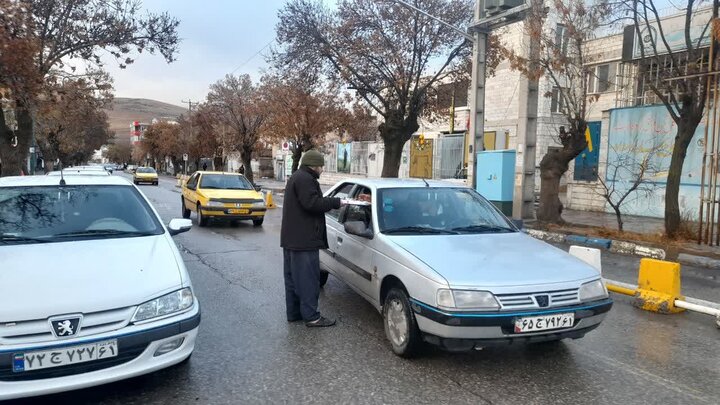 تصاوویر/برپایی ایستگاه صلواتی به مناسبت ولادت حضرت فاطمه (س) توسط طلاب مدرسه علمیه امام صادق (ع) بیجار