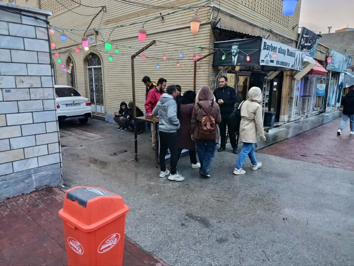 تصاوویر/برپایی ایستگاه صلواتی به مناسبت ولادت حضرت فاطمه (س) توسط طلاب مدرسه علمیه امام صادق (ع) بیجار