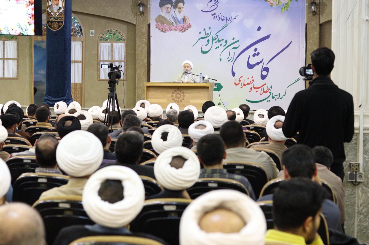 تصاویر/ گردهمایی طلاب و فضلای کاشان، آران و بیدگل و نطنز