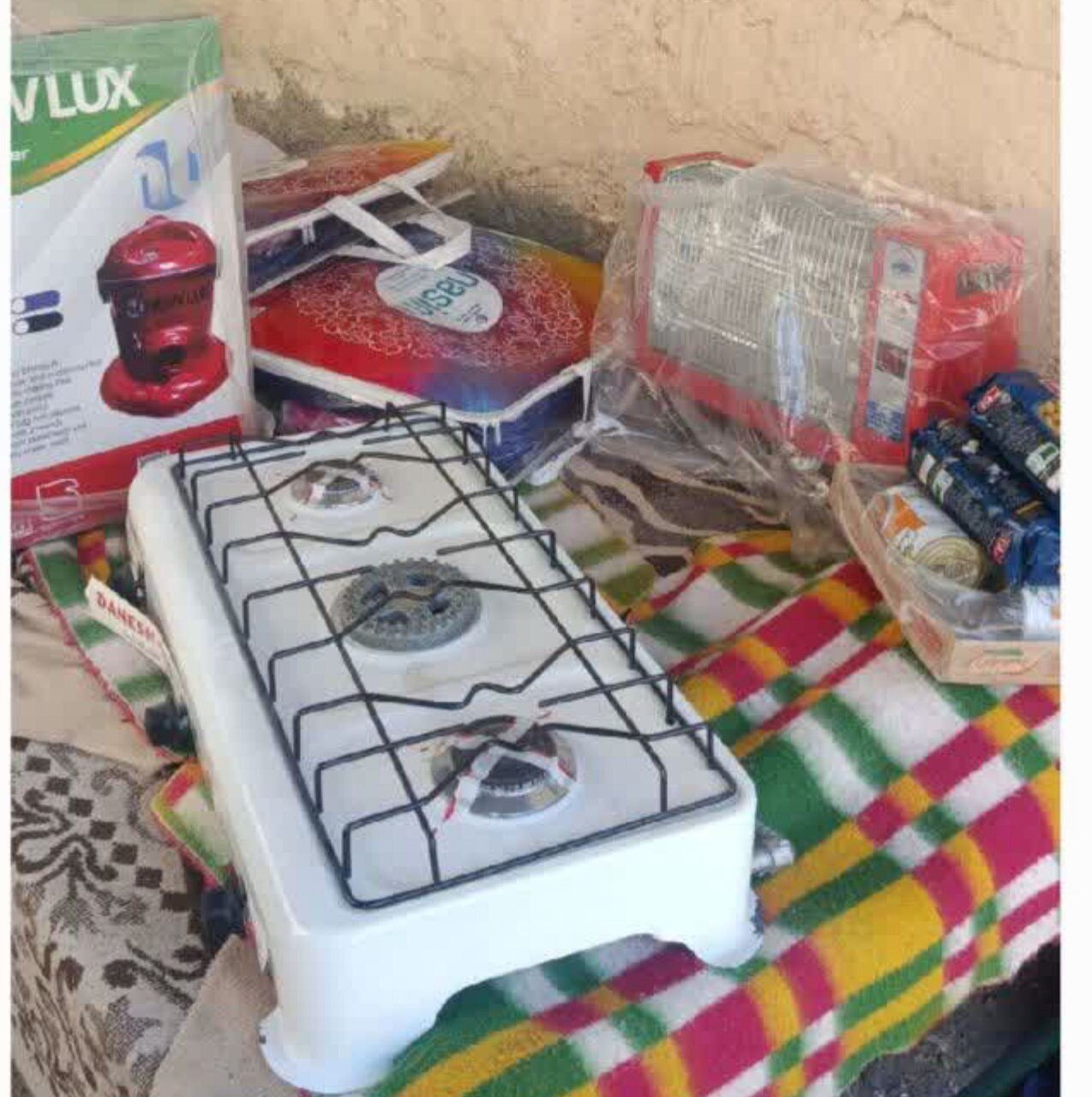 دست یاری بسیج به خانواده بسیجی بستکی پس از آتش‌سوزی