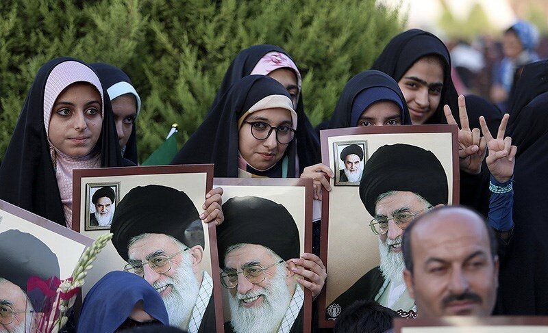 انقلاب اسلامی چه فرصتهایی در اختیار زنان قرارد داد؟ / مأموریتهای بانوان انقلابی