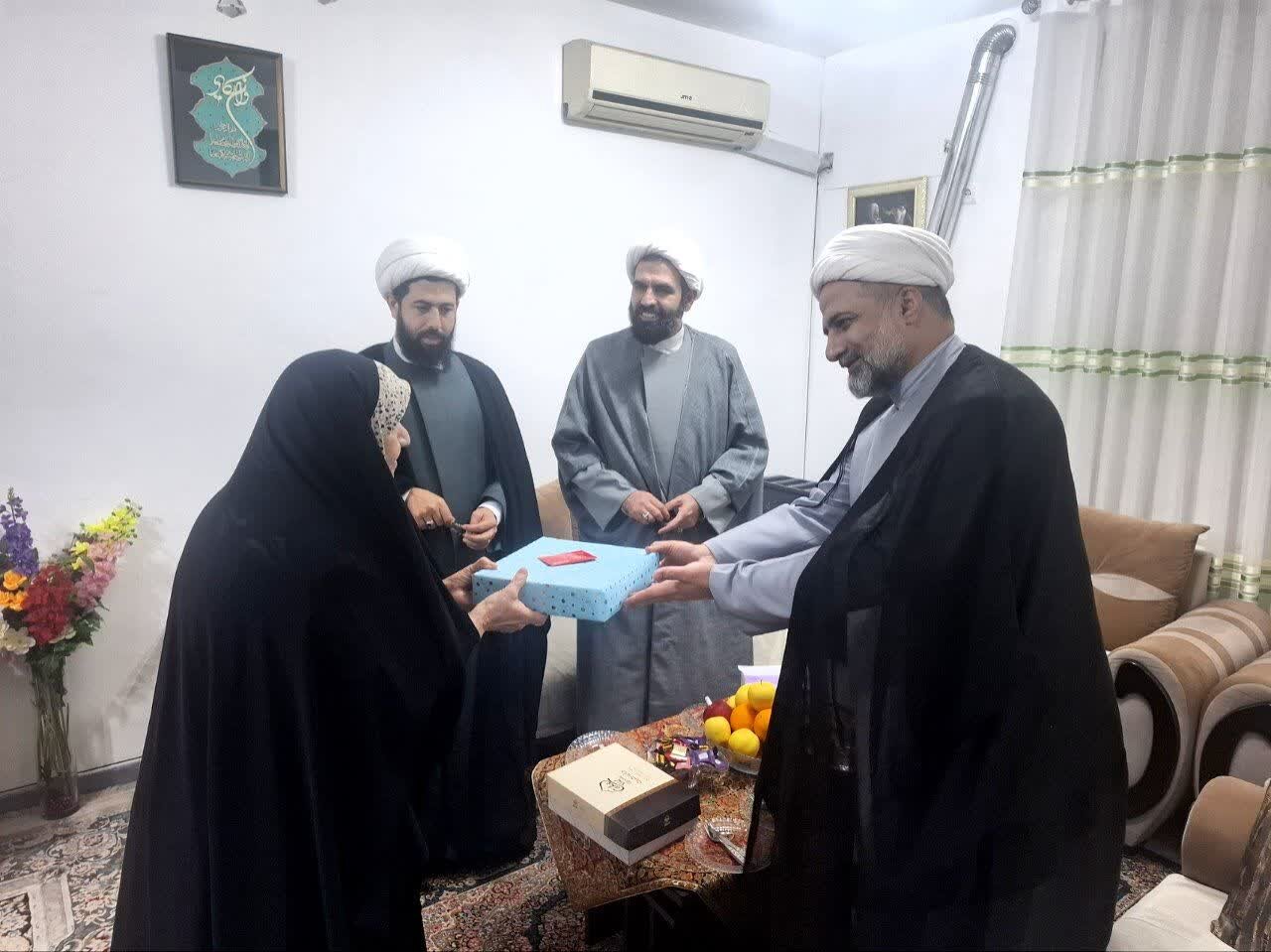 دیدار مسئولان حوزه علمیه استان گیلان با خانواده روحانی شهید محمدعلی اصغری+ تصاویر