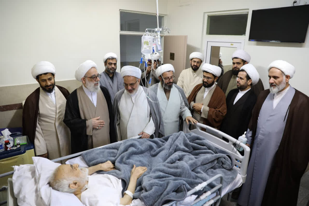 تصاویر/ عیادت حجت الاسلام والمسلمین فرخ فال از تولیت مدرسه علمیه روحیه بابل