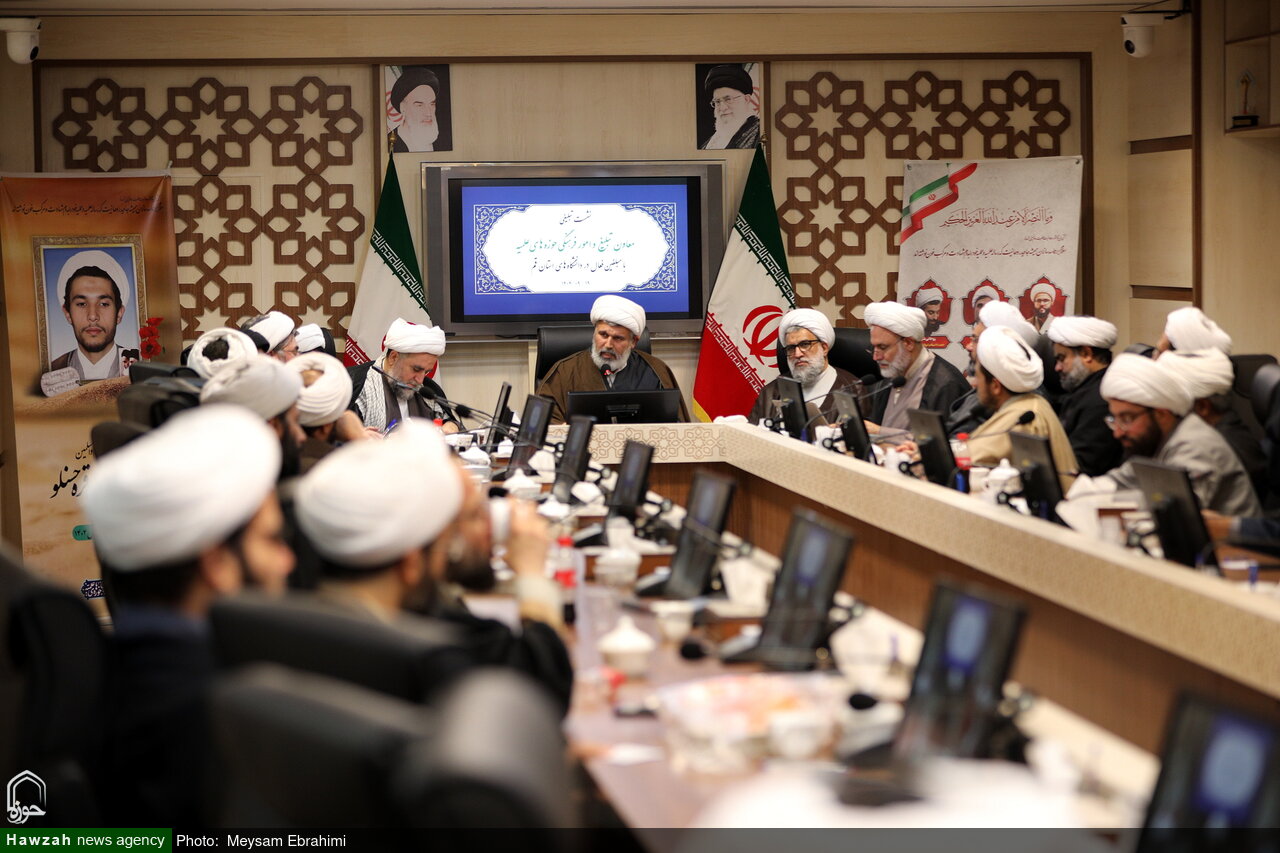 تصاویر/ نشست تبلیغی معاون تبلیغ و امور فرهنگی حوزه های علمیه با مبلغین فعال در دانشگاه های استان قم