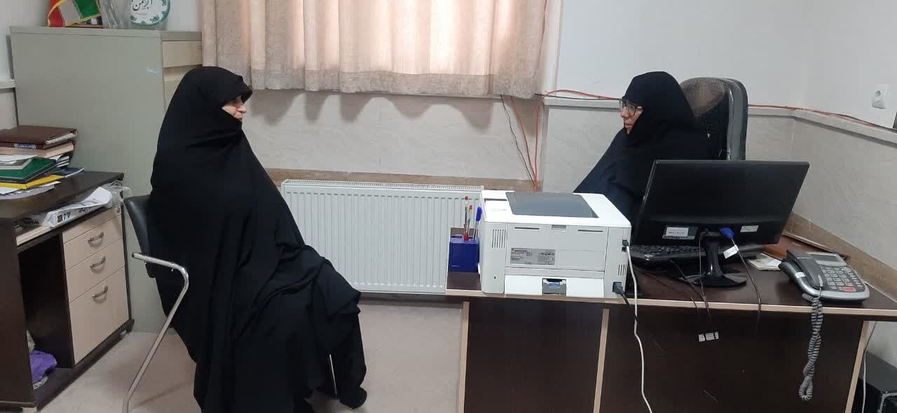 نشست معاون پژوهش حوزه علمیه خواهران لرستان با مدیر مدرسه زینبیه خرم آباد