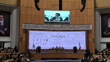 سیادت پیام‌آور سعادت و امتداد خط نبوت است