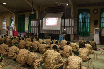 مادر نخستین معلم عشق و ایمان است