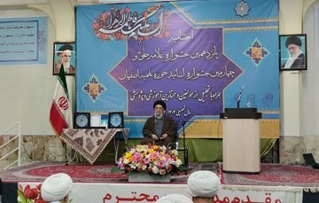 قلم و بیان ابزار اصلی هدایتگری حوزه است/پیروی از وصیت حضرت زهرا، شاخص راه حق