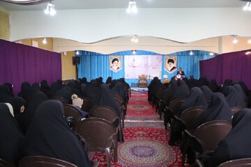 تصاویر / دیدار جمعی از بانوان فعال فرهنگی با امام جمعه اسدآباد