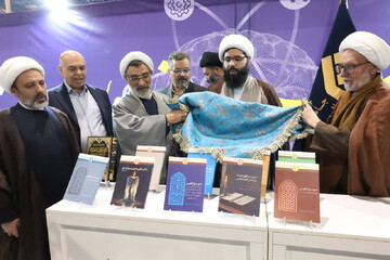 آثار چندزبانه جامعه‌المصطفی در نمایشگاه پژوهش و فناروی خراسان رونمایی شد
