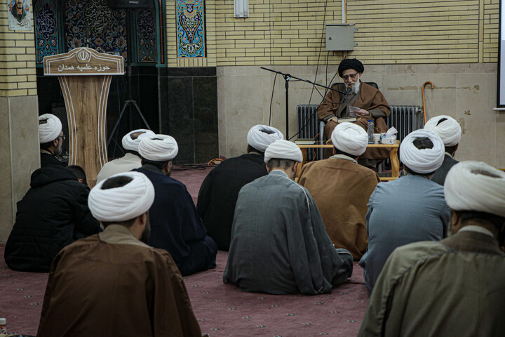 تصاویر/جشن ولادت حضرت زهرا سلام‌الله‌علیها در مدرسه علمیه آیت‌الله آخوند همدان