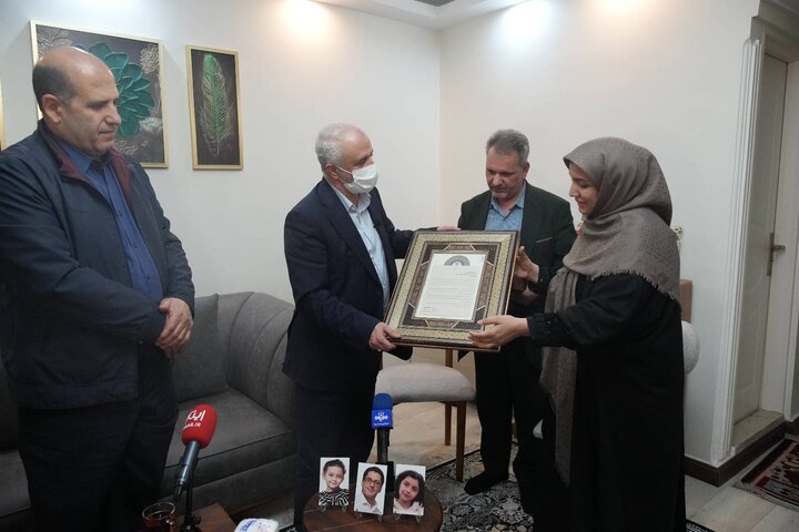 تصاویر/ دیدار رئیس بنیاد شهید با خانواده شهیدان زینلی